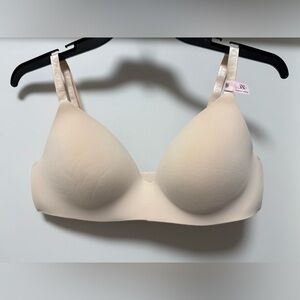 $40 MSRP NWT Victoria Secret lightly lined, wireless bra size 38C